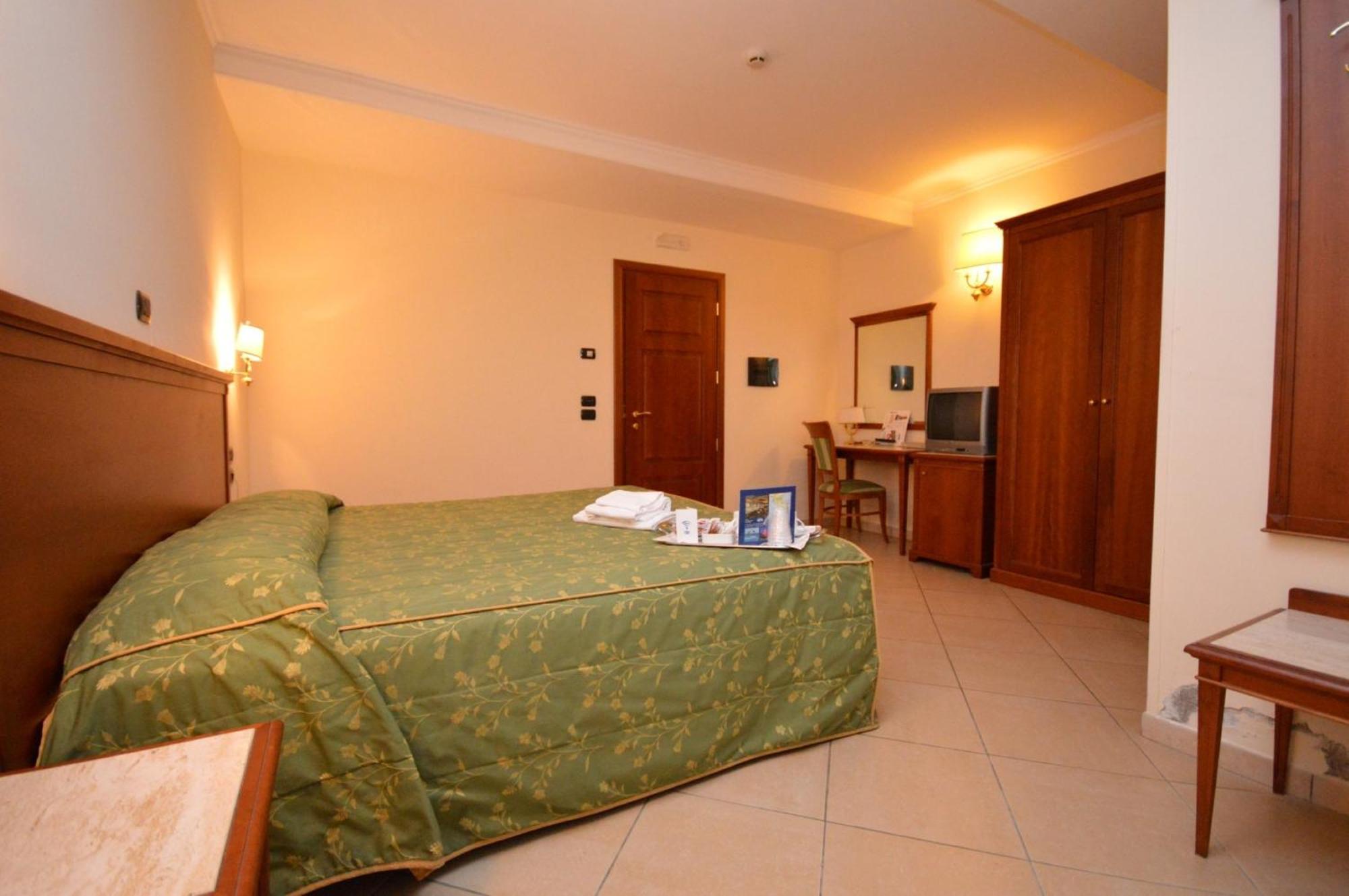 Hotel Residence Il Gabbiano Cirò Marina Habitación foto